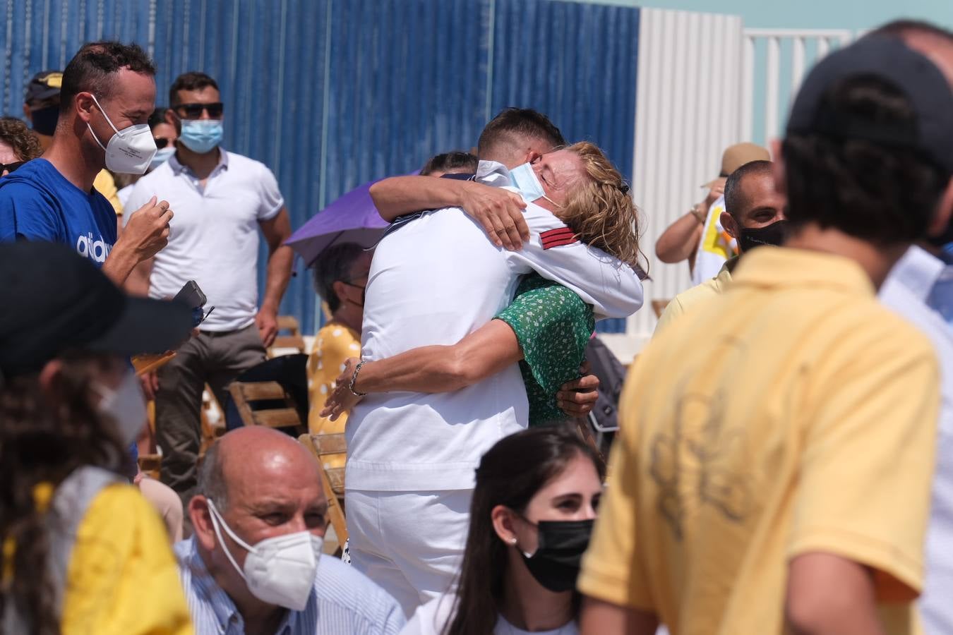 FOTOS: Así ha sido el recibimiento en Cádiz al Juan Sebastián de Elcano