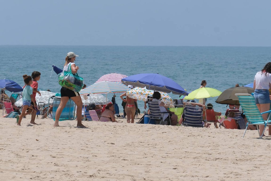 Fotos: Las playas de Cádiz capital siguen sin vigilancia policial