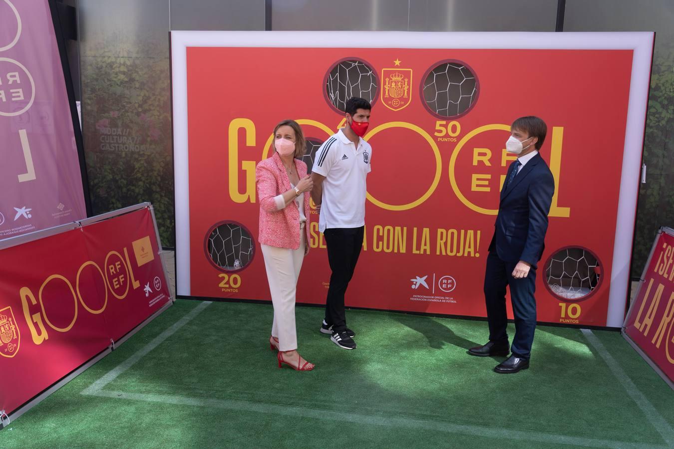 Una exposición en Torre Sevilla sobre la Eurocopa homenajea a la Selección Española de fútbol