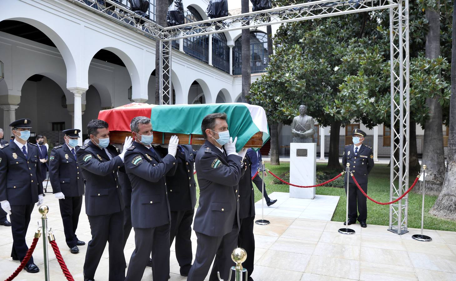 Capilla ardiente de Manuel Clavero en el Parlamento de Andalucía