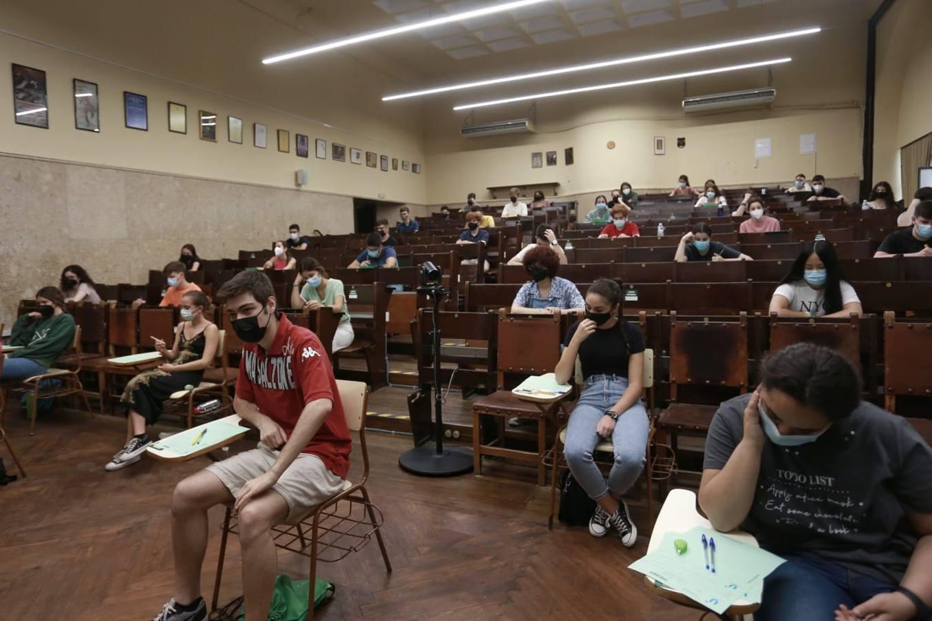 Selectividad 2021: Nervios y tensión en la primera jornada en la Universidad de Sevilla