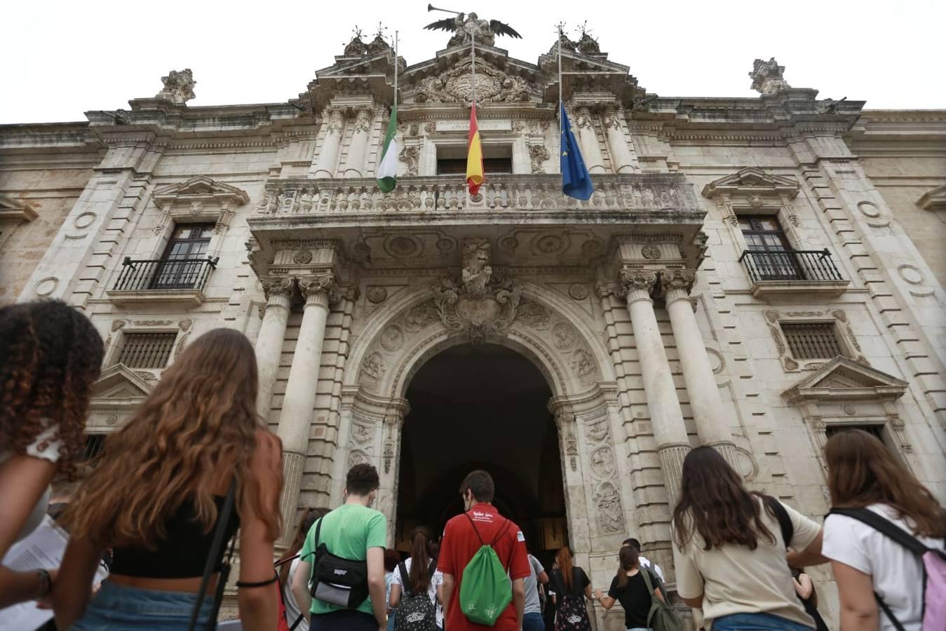 Selectividad 2021: Nervios y tensión en la primera jornada en la Universidad de Sevilla