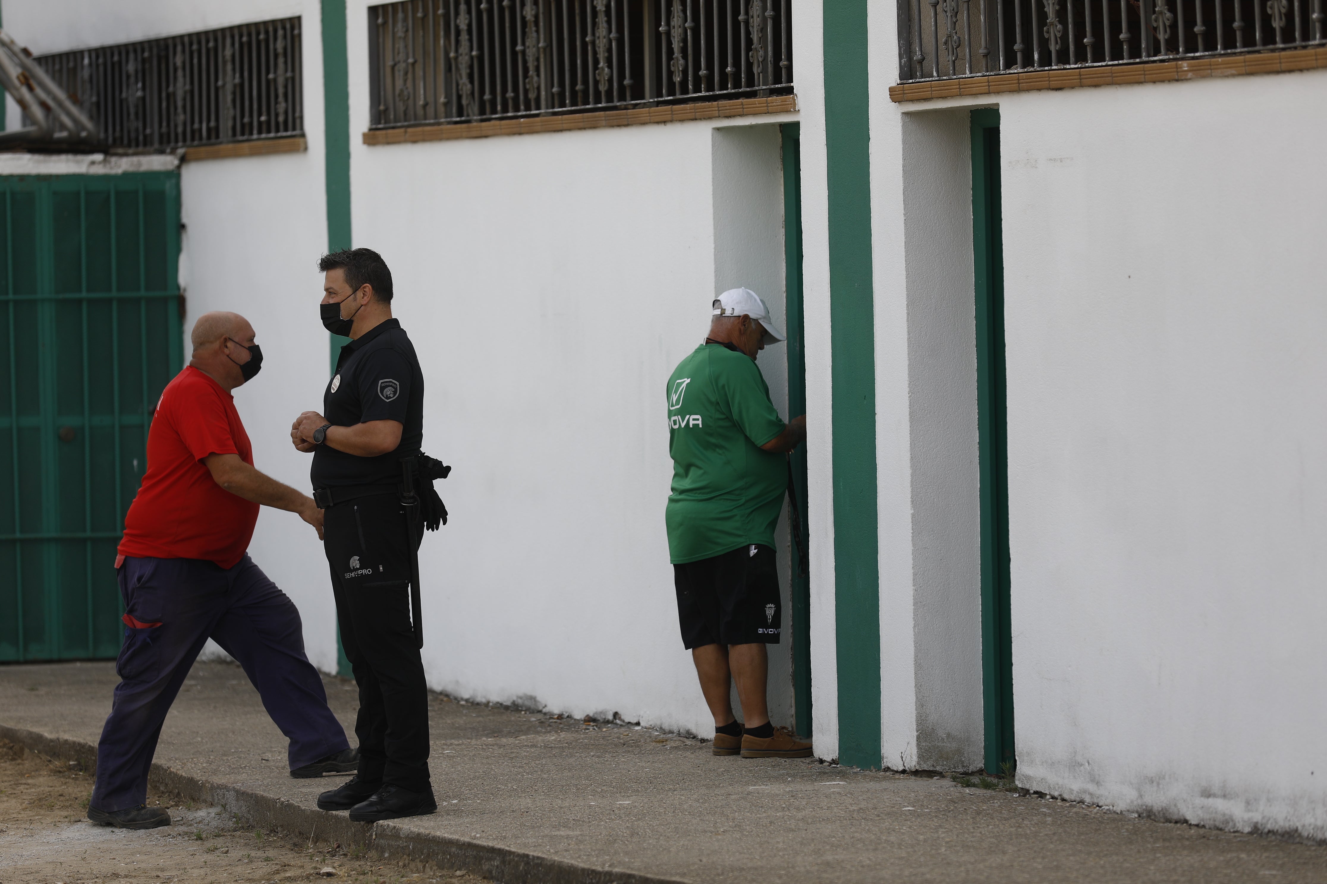 La toma de control de la Ciudad Deportiva por Tremón, en imágenes