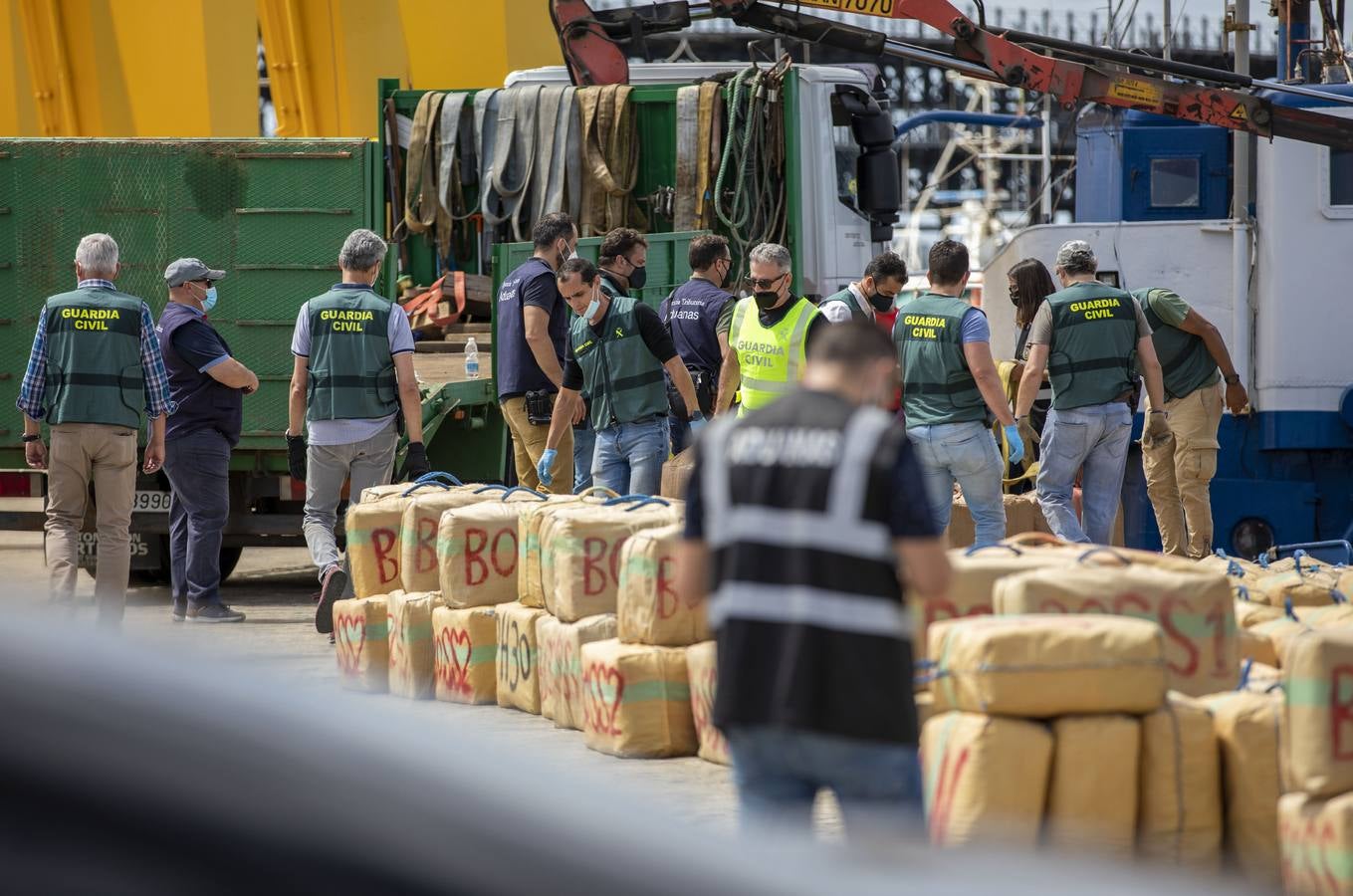 Una macrooperación contra el narcotráfico aborta el mayor alijo en Huelva de 15 toneladas de hachís