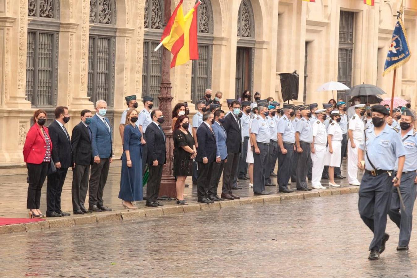 En imágenes, homenaje a la bandera en Sevilla por el centenario de la creación de la base de Tablada