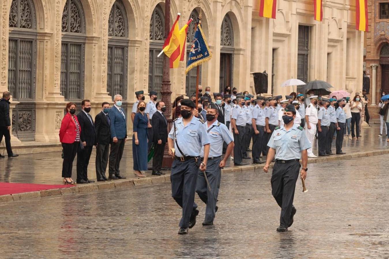 En imágenes, homenaje a la bandera en Sevilla por el centenario de la creación de la base de Tablada