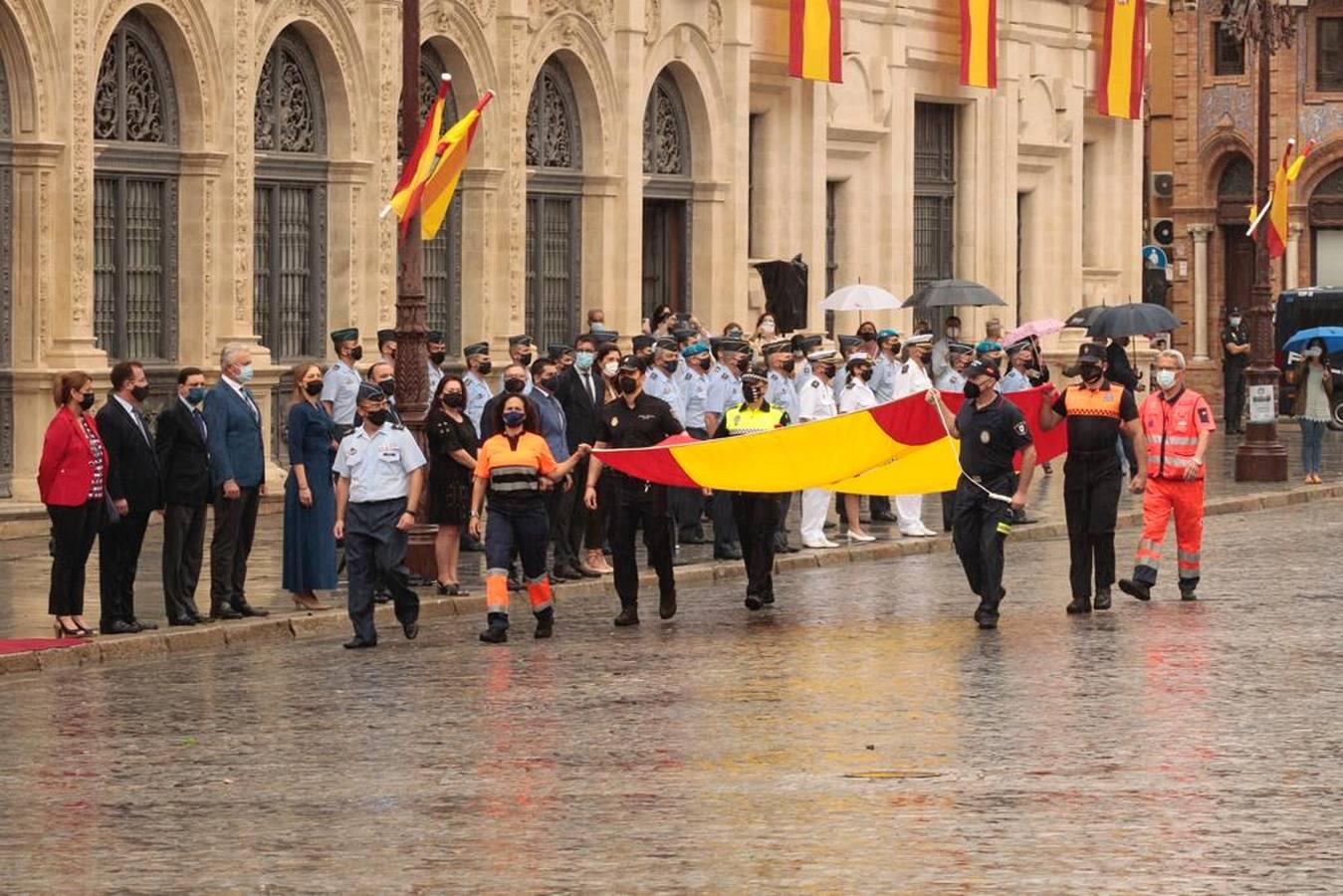 En imágenes, homenaje a la bandera en Sevilla por el centenario de la creación de la base de Tablada