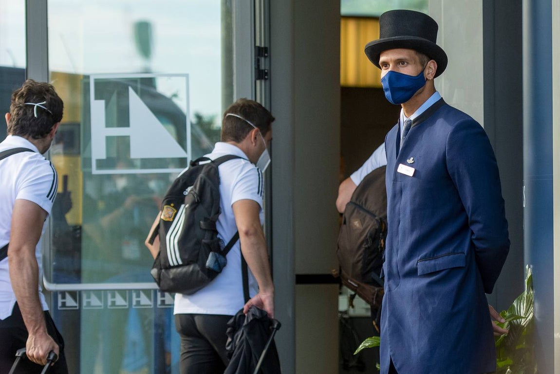 Llegada de la selección española al hotel de concentración en Sevilla