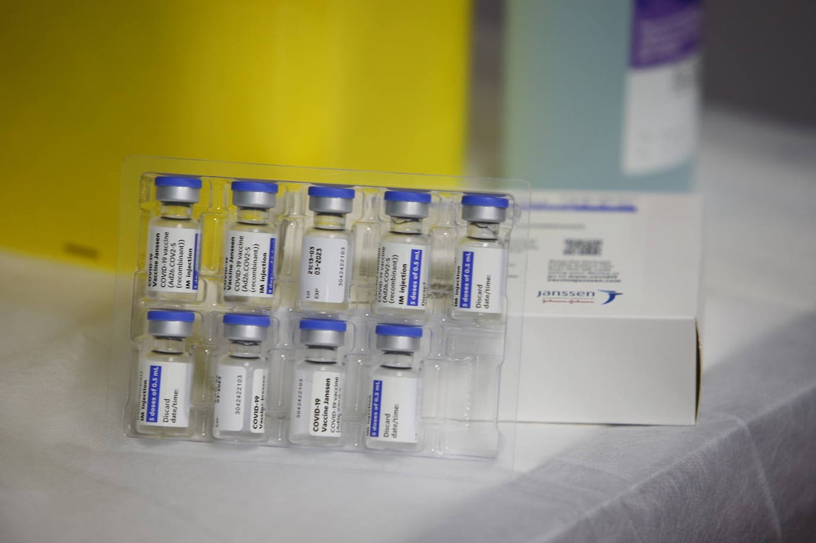 La vacunación de trabajadores de El Corte Inglés de Córdoba, en imágenes