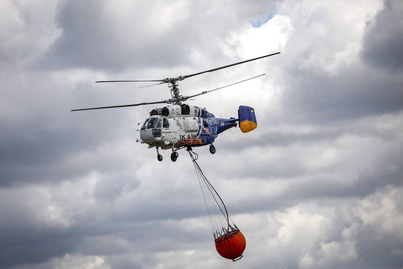 Los helicópteros Súper Puma, preparados contra el fuego