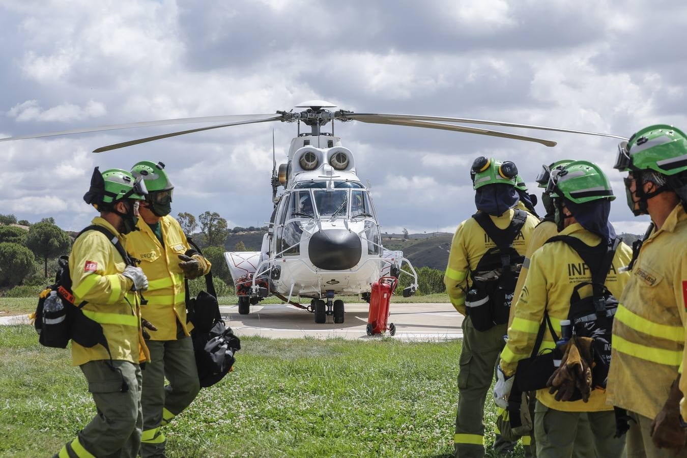 Los helicópteros Súper Puma, preparados contra el fuego