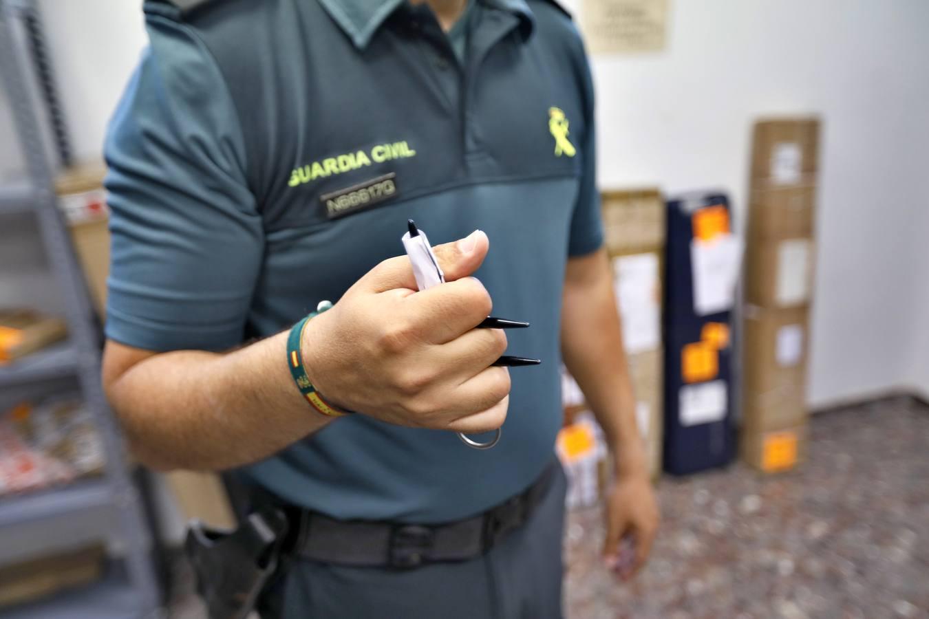 En imágenes, las armas más raras que sobreviven en el depósito de la Guardia Civil de Sevilla