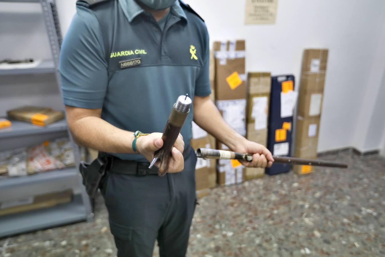 En imágenes, las armas más raras que sobreviven en el depósito de la Guardia Civil de Sevilla