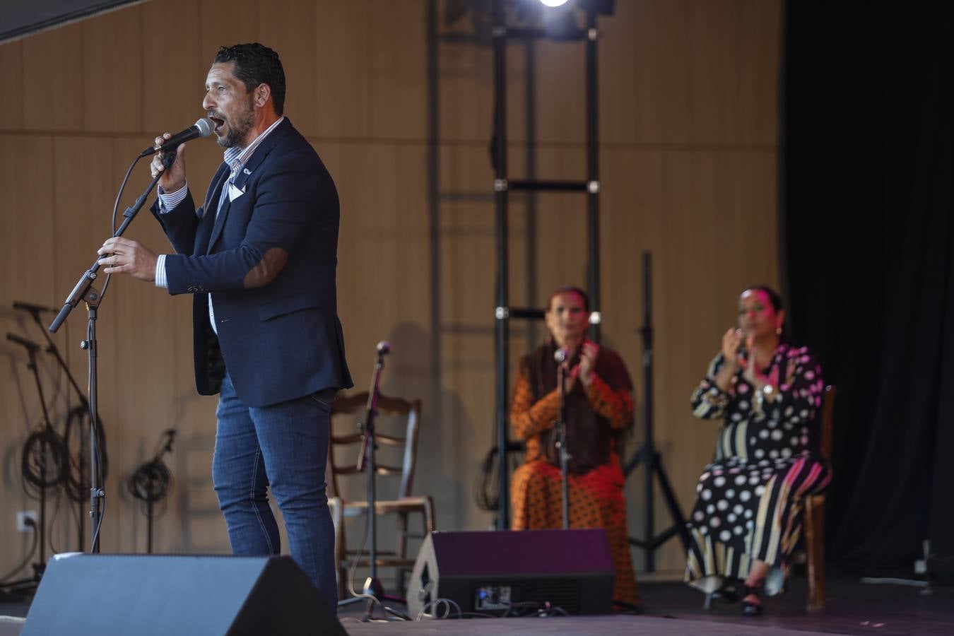 Emilio Fernández de los Santos, 'Caracafé', recibe es homenajeado en la Factoría Cultural del Polígono Sur.