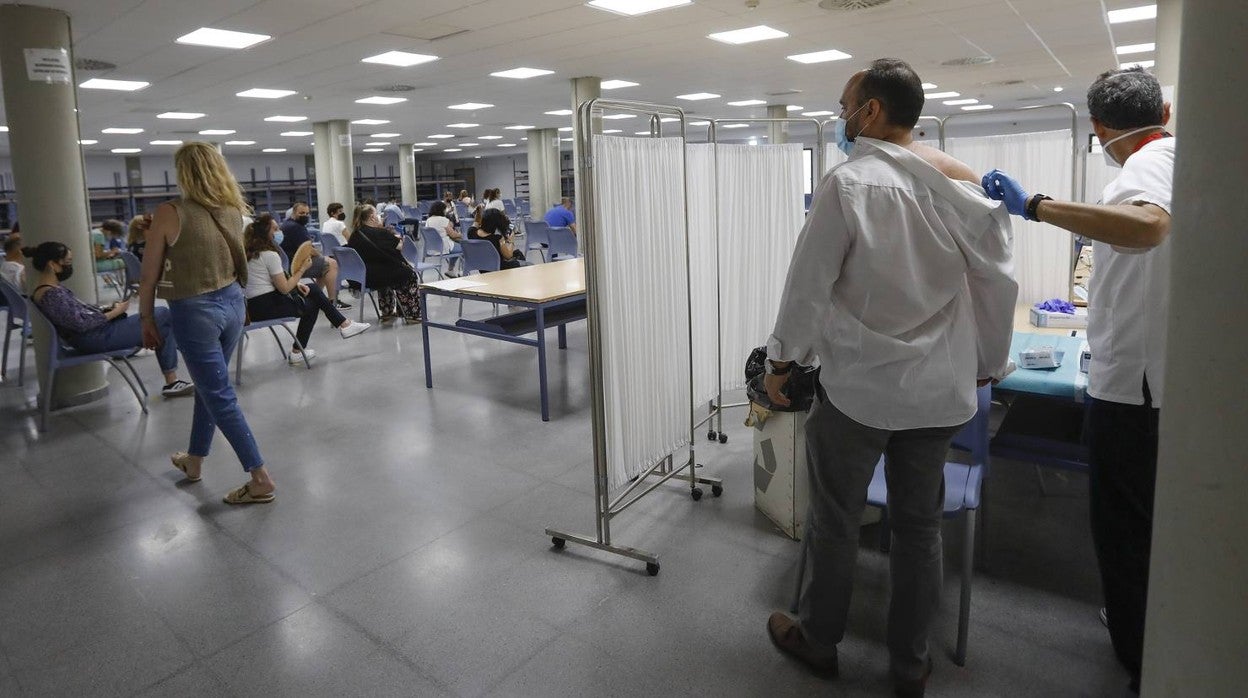 Comienza la vacunación en la Facultad de Derecho de la Universidad de Sevilla