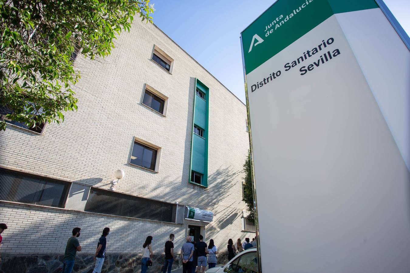 Los universitarios de Sevilla que se van de Erasmus en septiembre, vacunados con Janssen