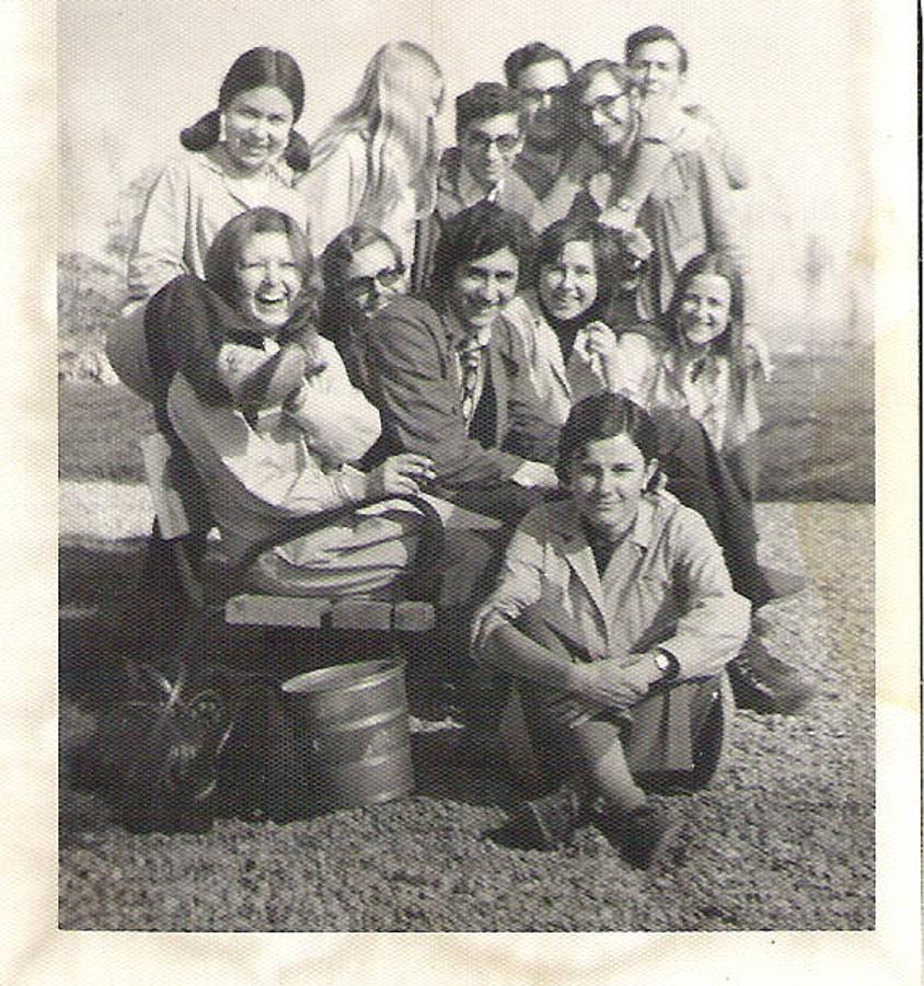 Trabajadores de la fábrica en un descanso. 