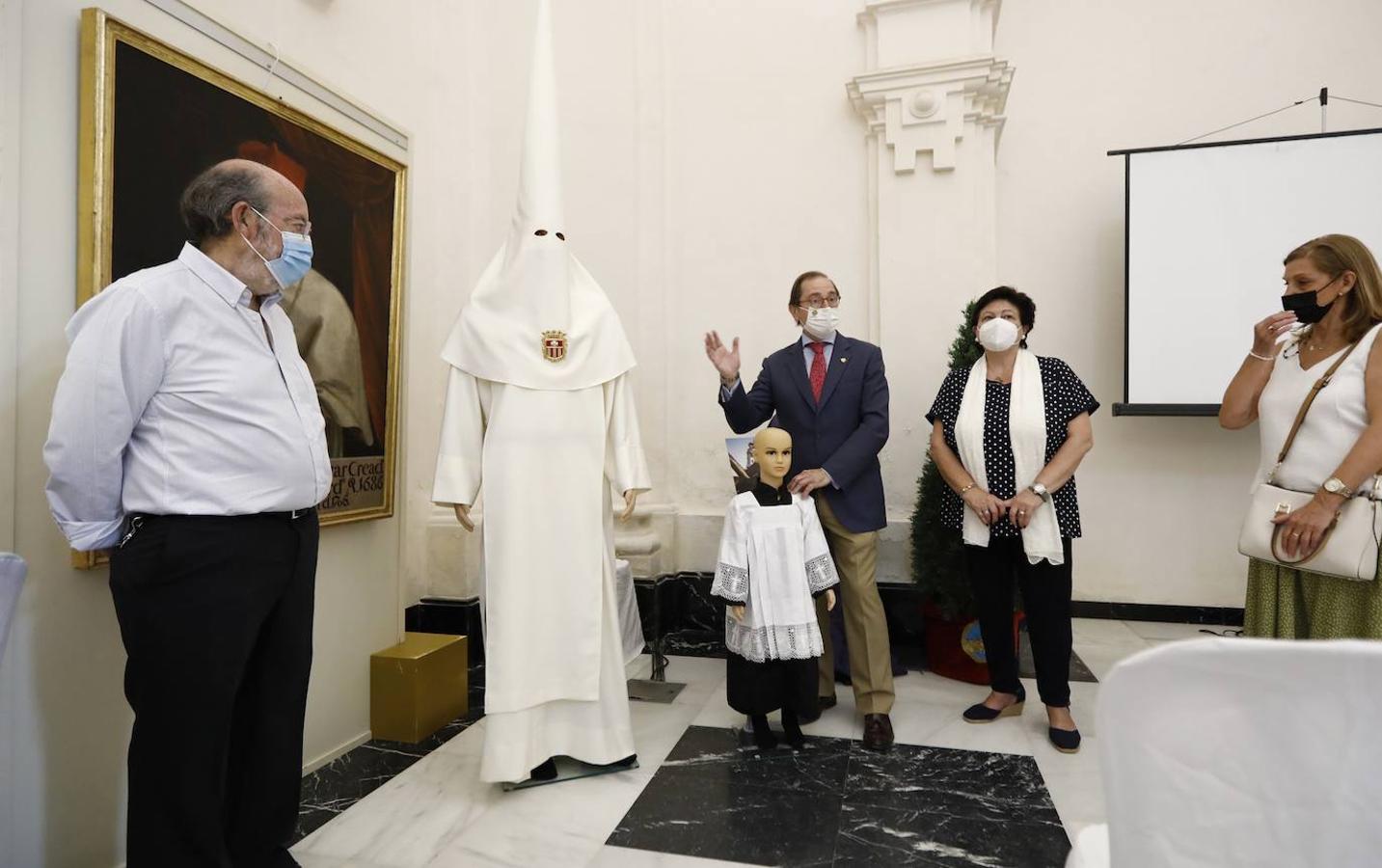 El hábito nazareno de la Quinta Angustia de Córdoba, en imágenes