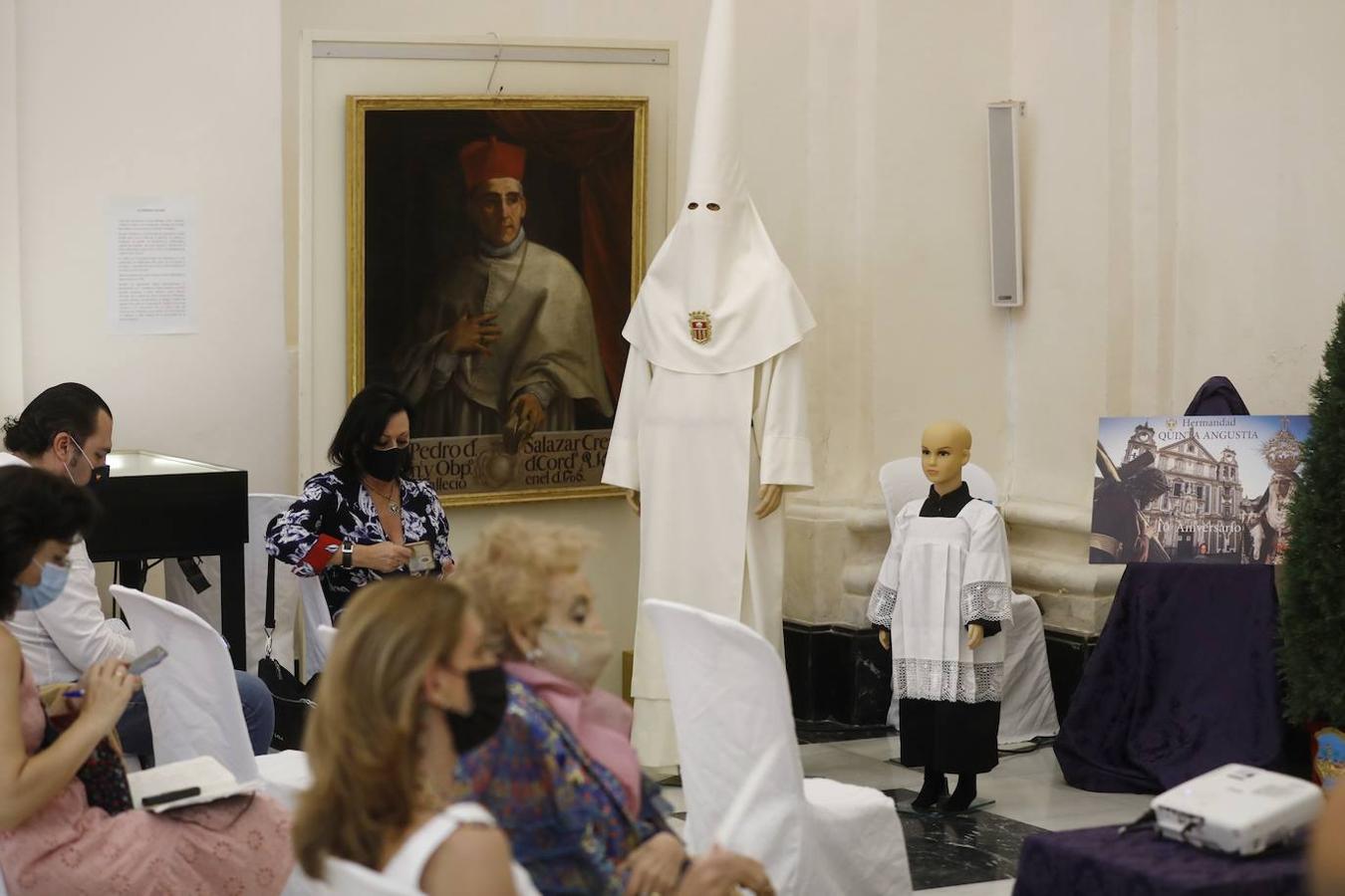 El hábito nazareno de la Quinta Angustia de Córdoba, en imágenes