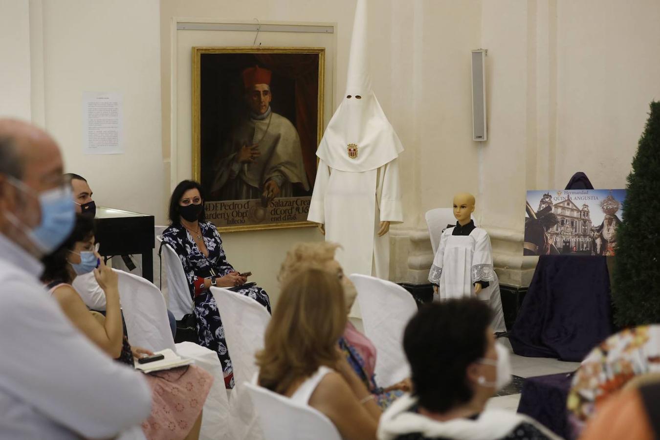 El hábito nazareno de la Quinta Angustia de Córdoba, en imágenes