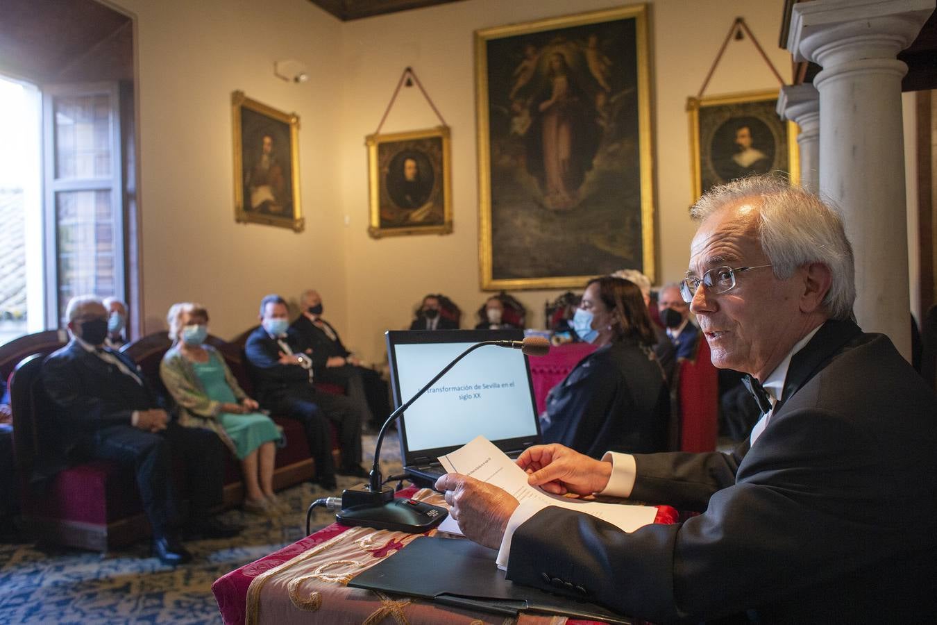 Lectura del discurso de recepción de José María Cabeza Méndez.