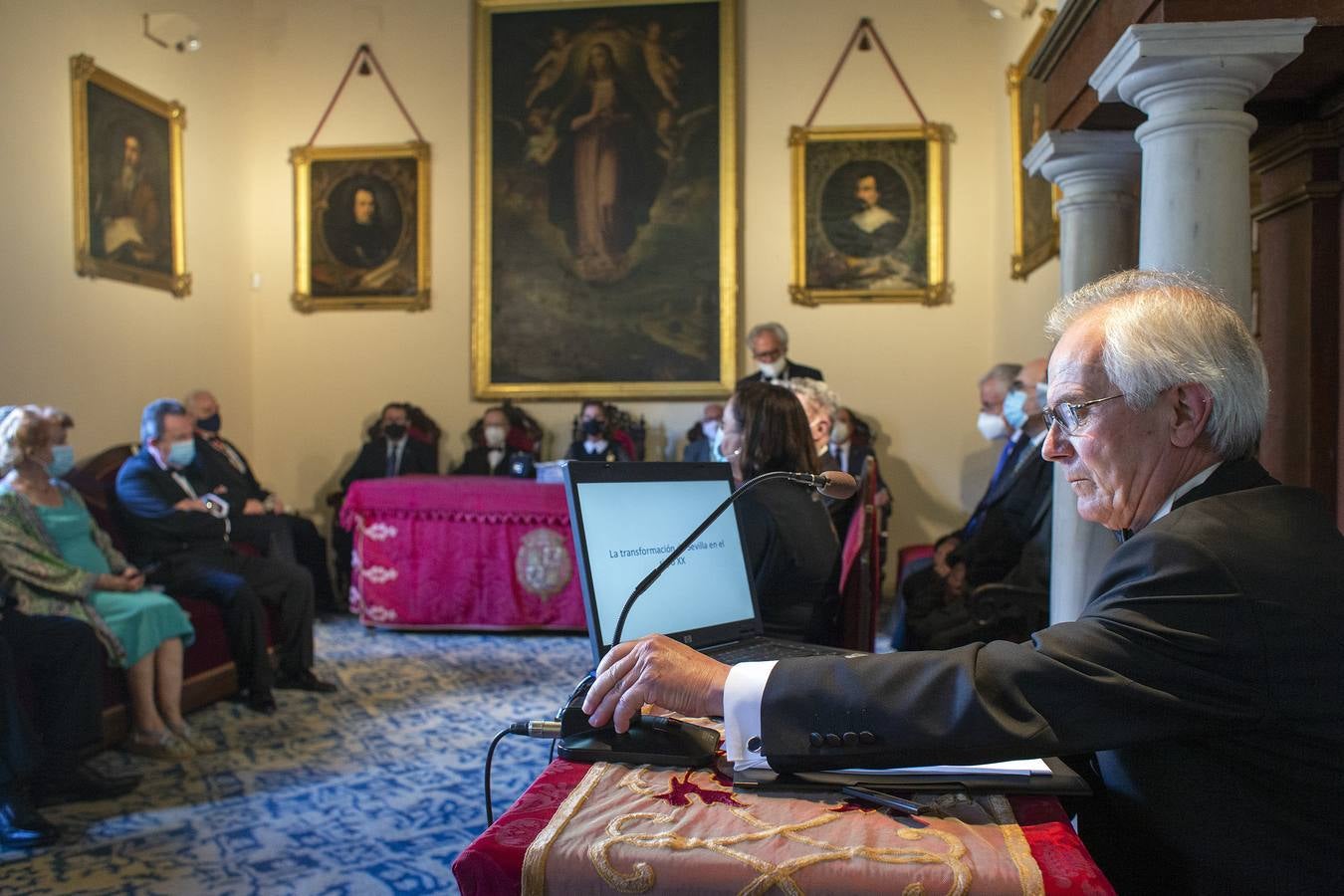 Lectura del discurso de recepción de José María Cabeza Méndez.