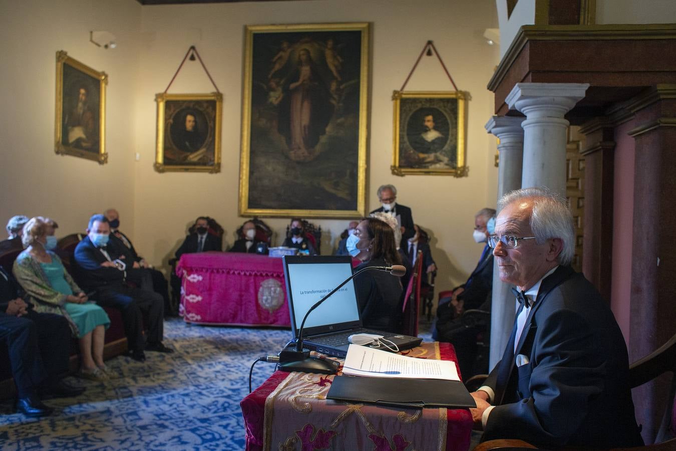 Lectura del discurso de recepción de José María Cabeza Méndez.