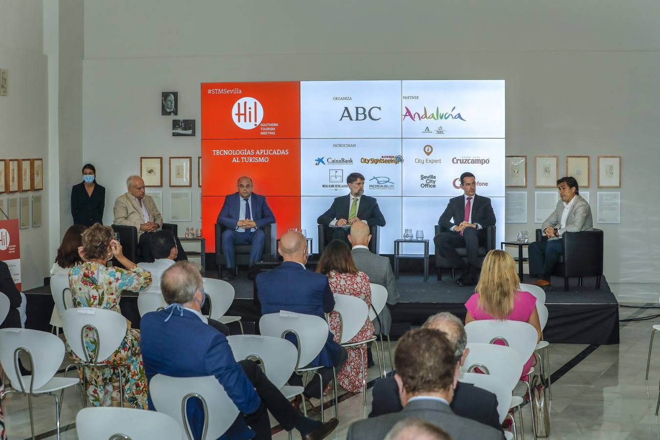 Integrantes de la mesa redonda que ha abordado la transformación digital como valor añadido para los espacios culturales