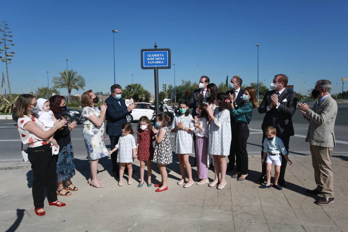 Inaugurada la glorieta para José Moya Sanabria entre la Cartuja y Triana