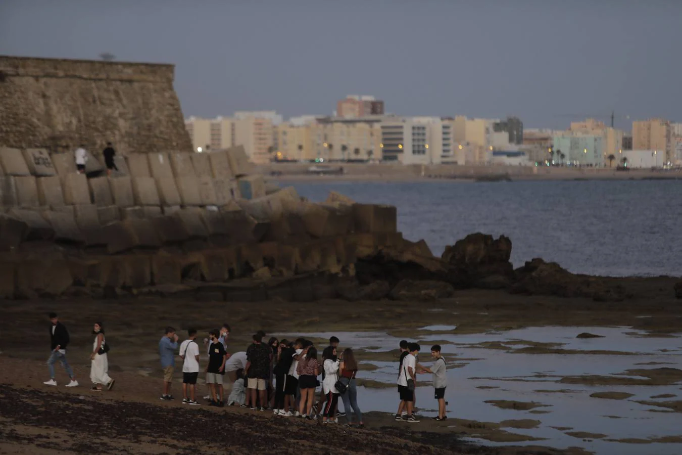 Fotos: Cádiz celebra la Noche de San Juan 2021 con el virus aún latente