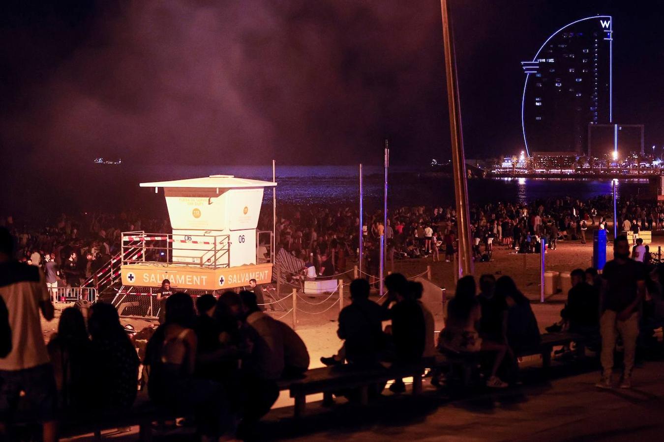 Barcelona protagoniza las aglomeraciones en la noche de San Juan