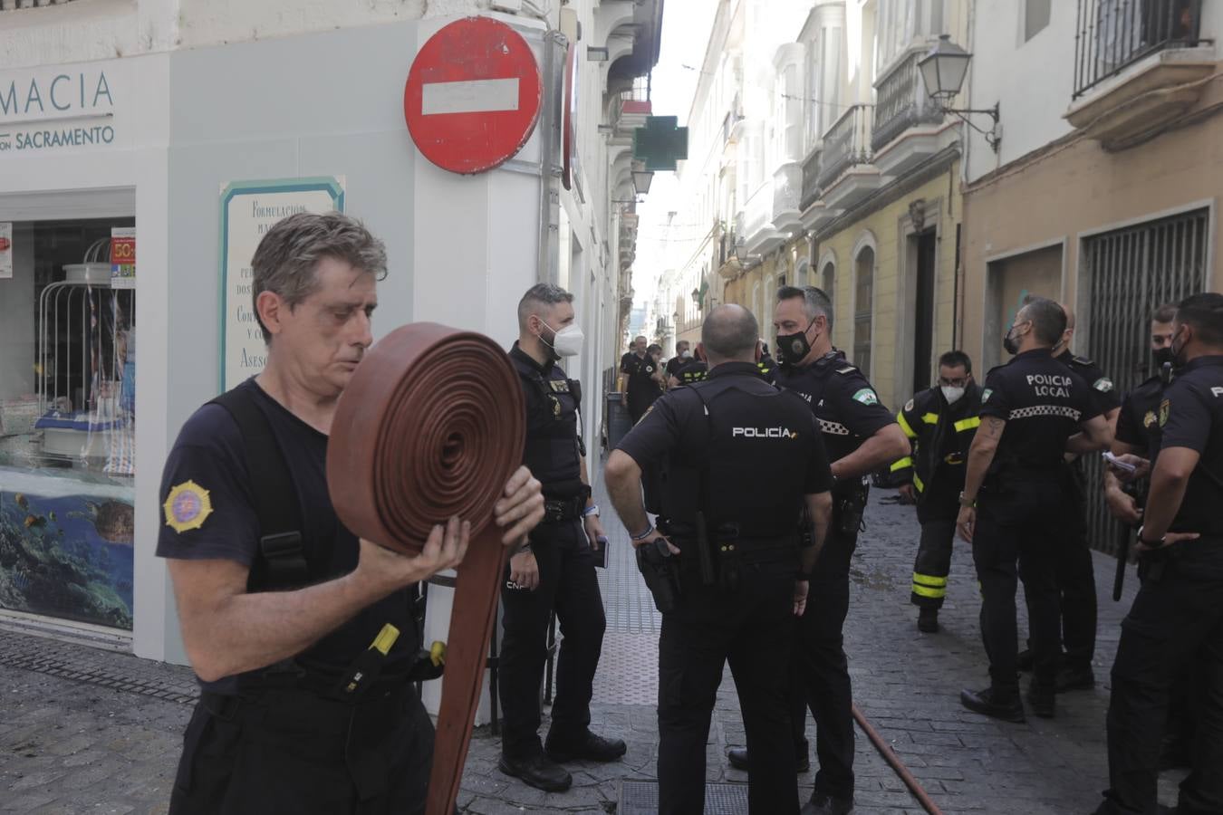 Fotos: Incendio mortal en una casa de la calle Sacramento en Cádiz