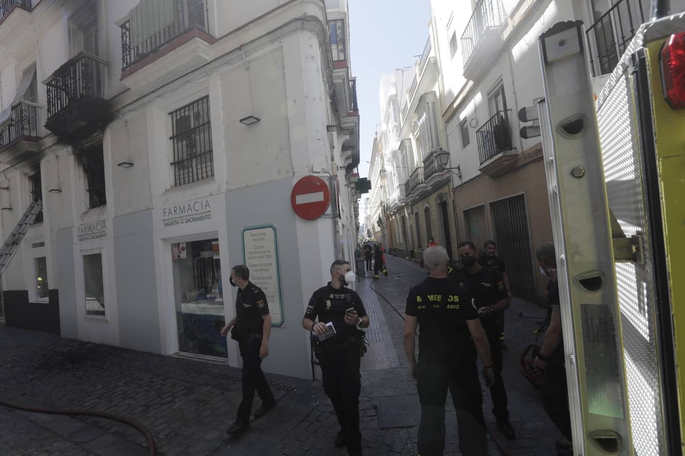 Fotos: Incendio mortal en una casa de la calle Sacramento en Cádiz