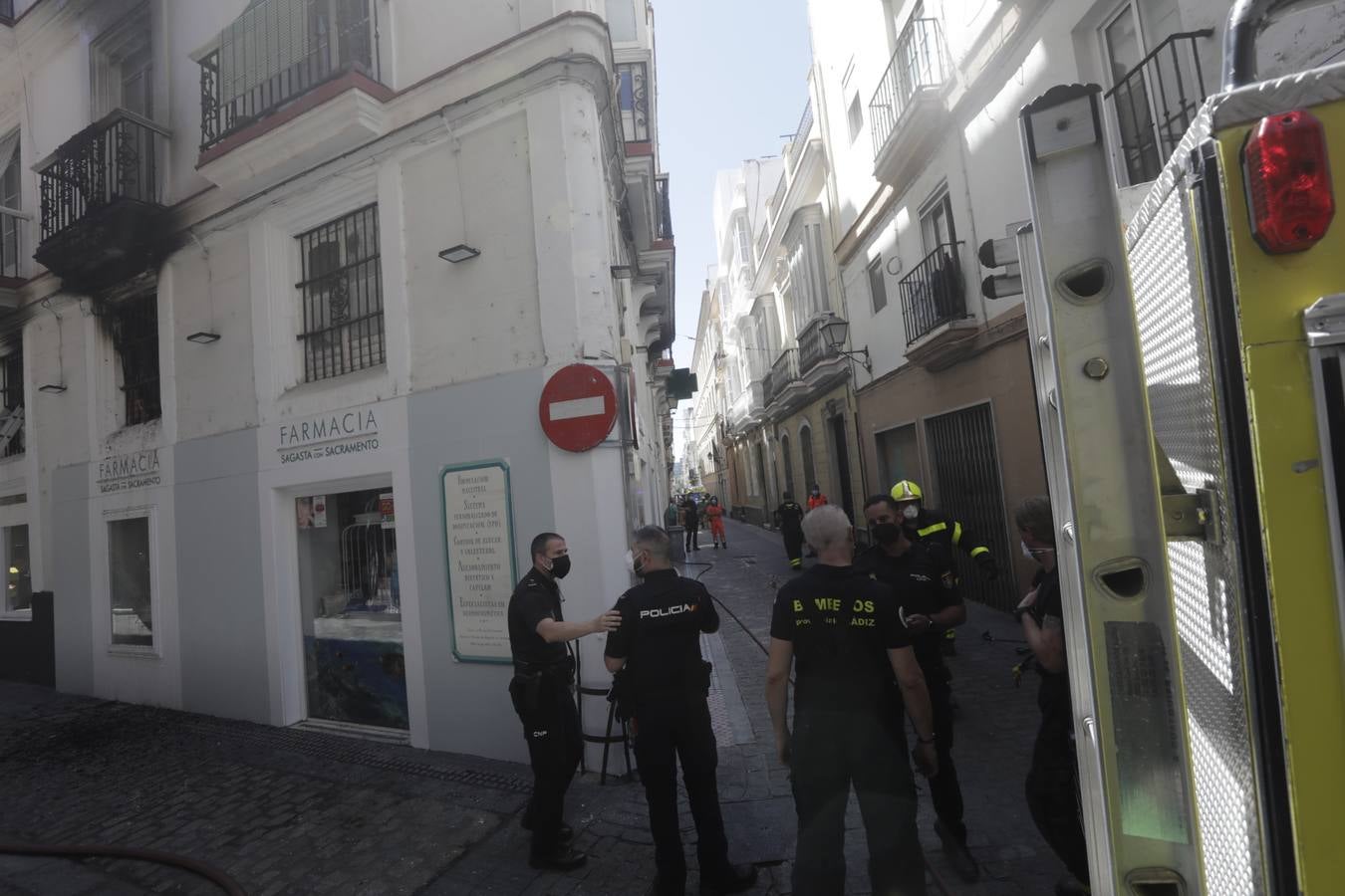 Fotos: Incendio mortal en una casa de la calle Sacramento en Cádiz