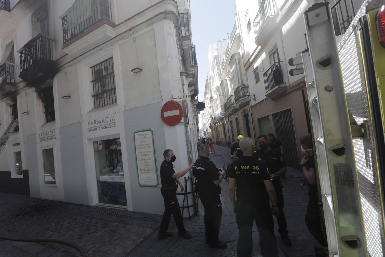 Fotos: Incendio mortal en una casa de la calle Sacramento en Cádiz