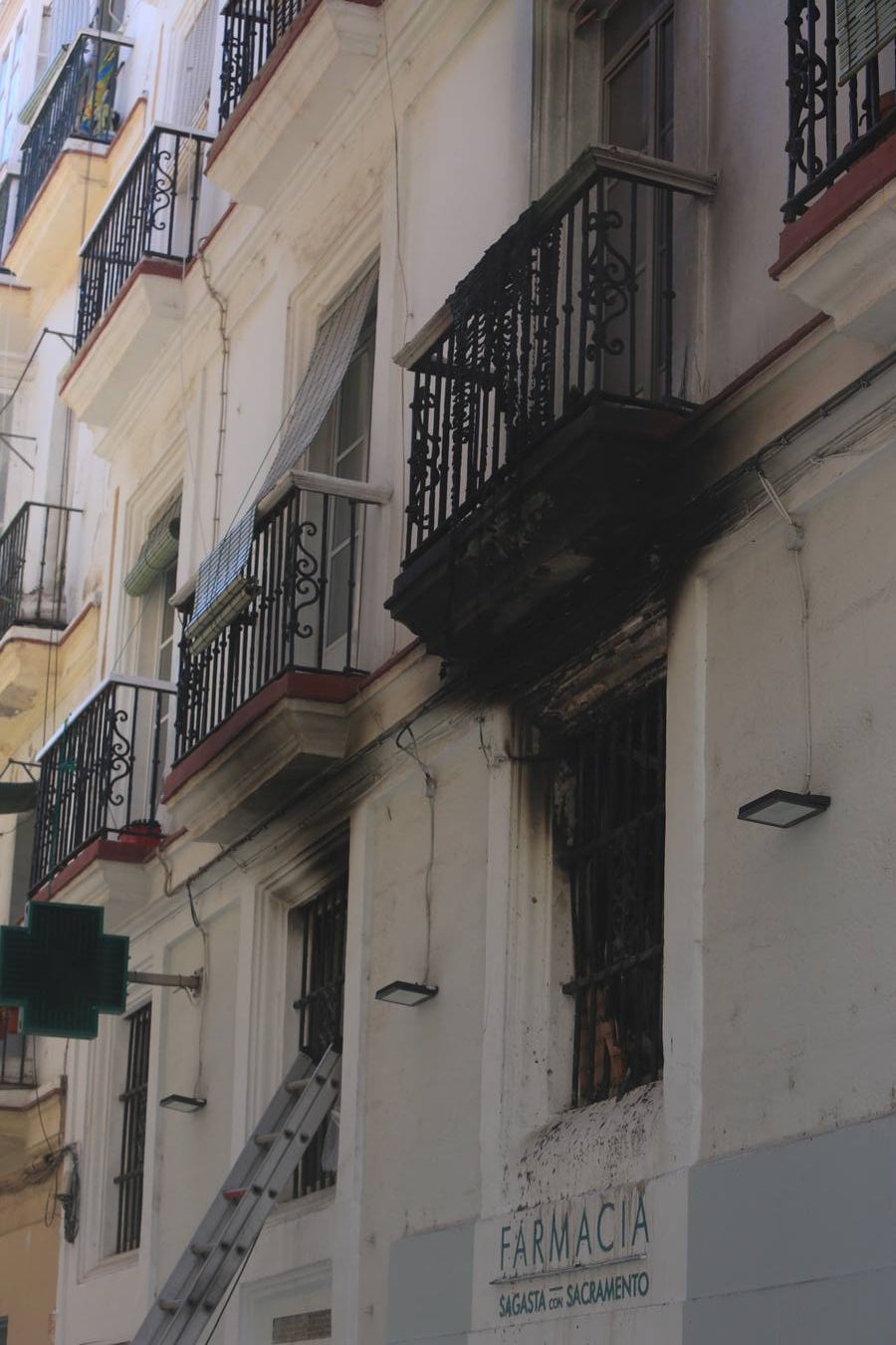 Fotos: Incendio mortal en una casa de la calle Sacramento en Cádiz