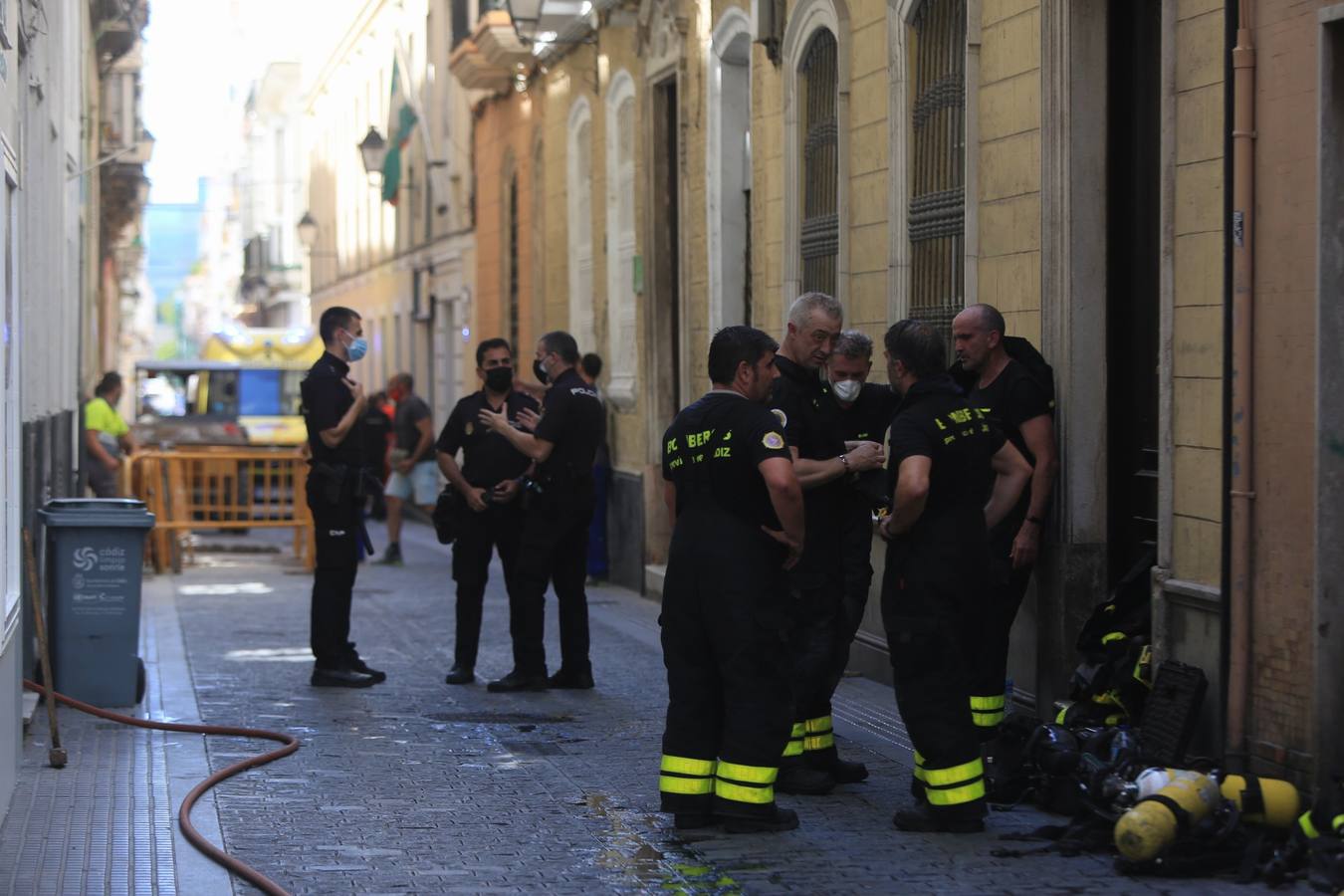 Fotos: Incendio mortal en una casa de la calle Sacramento en Cádiz