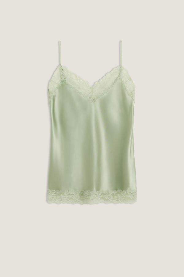 Intimissimi. Top en encaje y seda, de Intimissimi (disponible en más colores). Rebajado de 39,90 a 19,95€.