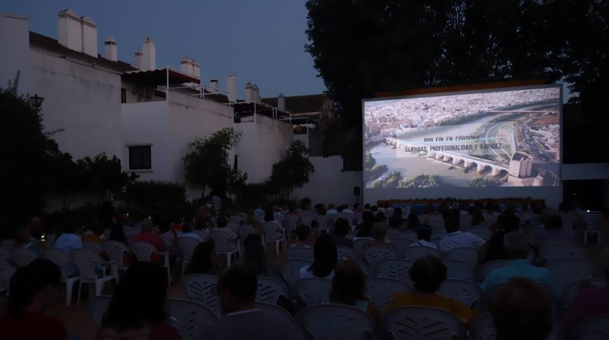 La apertura de los cines de verano de Córdoba, en imágenes