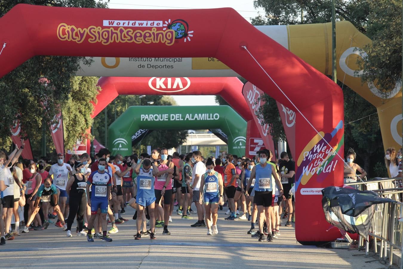 La carrera popular discurre íntegramente en el interior Parque del Alamillo.