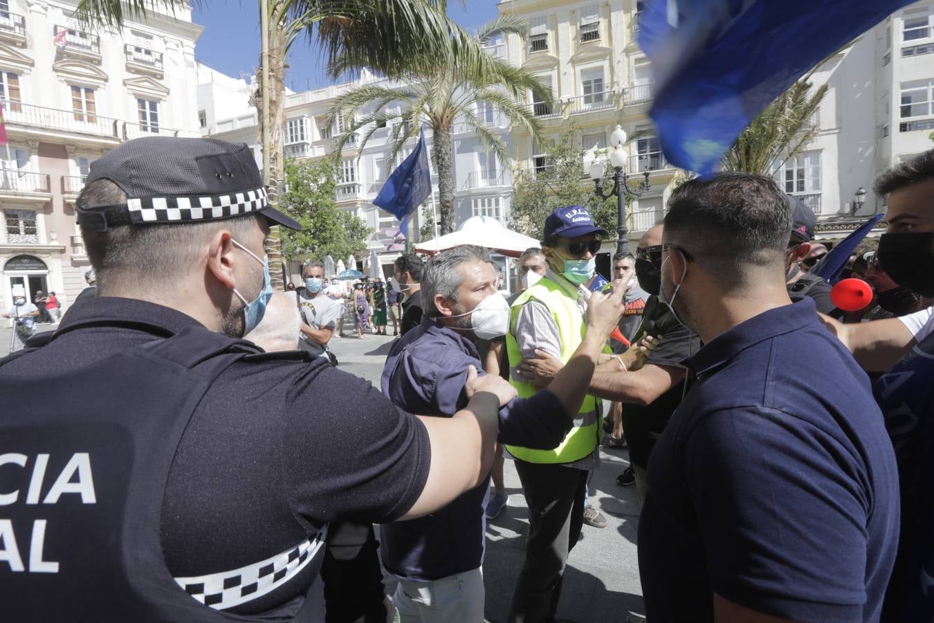 El enfrentamiento del concejal Paradas con los manifestantes de Policía Local