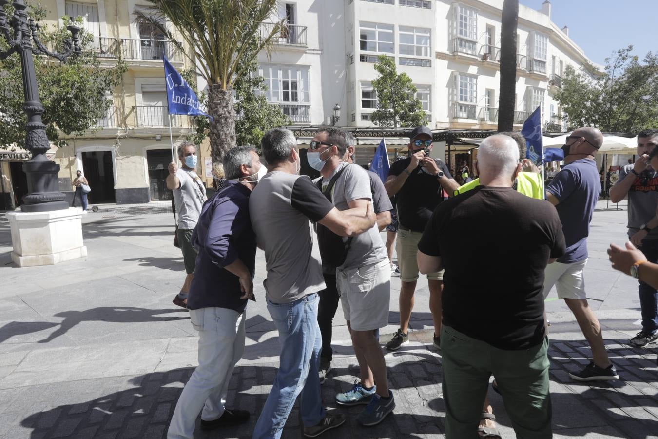 El enfrentamiento del concejal Paradas con los manifestantes de Policía Local