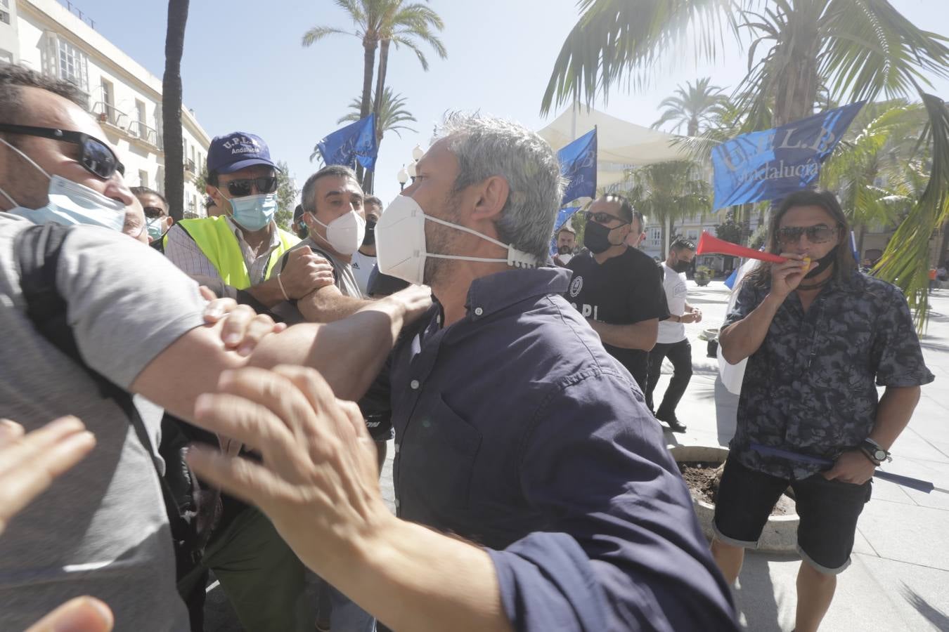 El enfrentamiento del concejal Paradas con los manifestantes de Policía Local