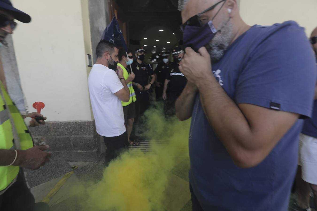 La protesta de la Policía Local, en imágenes: el pleno se suspende hasta el lunes