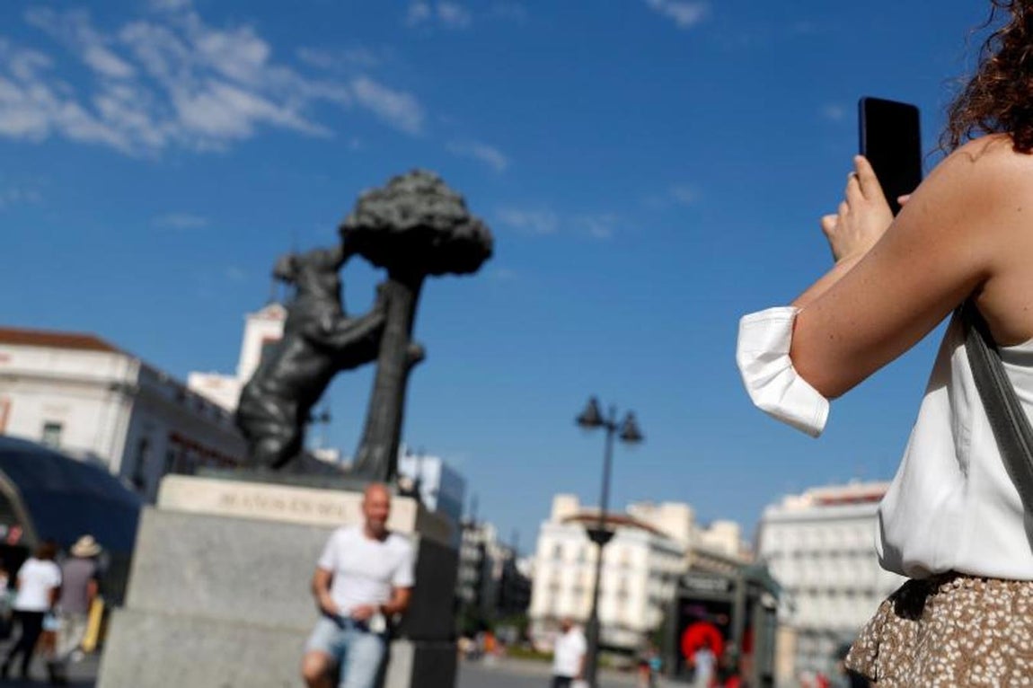 La mayoría de personas que no llevan puesta la mascarilla sí la tienen a mano para poder ponérsela si no se puede cumplir la distancia de seguridad o entran en espacios cerrados. 