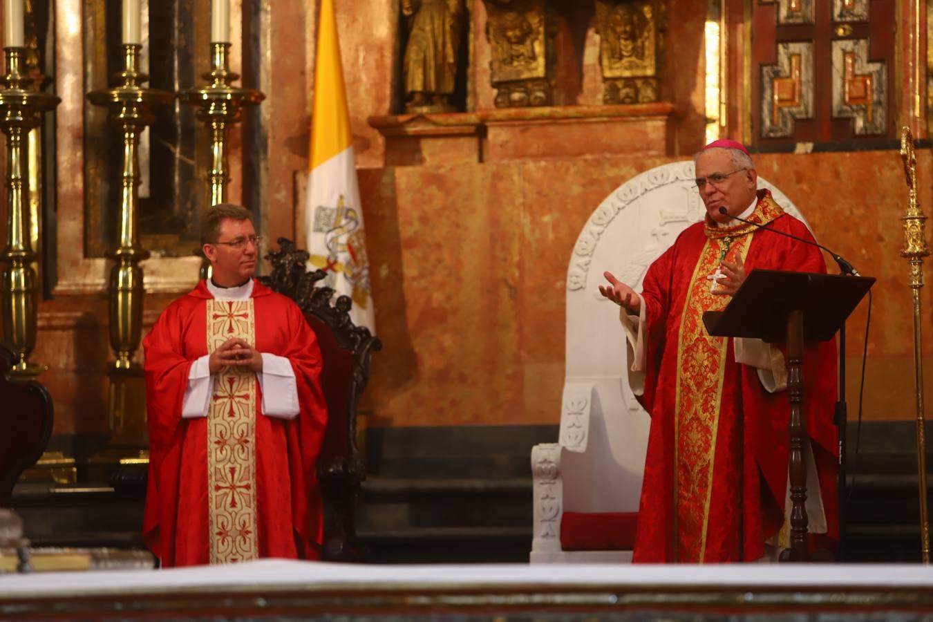 La ordenación de sacerdotes en la Catedral de Córdoba, en imágenes