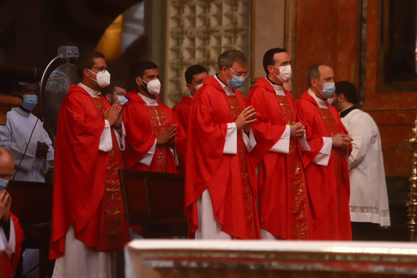 La ordenación de sacerdotes en la Catedral de Córdoba, en imágenes