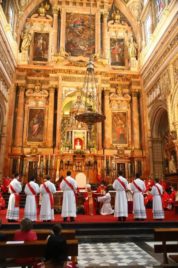 La ordenación de sacerdotes en la Catedral de Córdoba, en imágenes