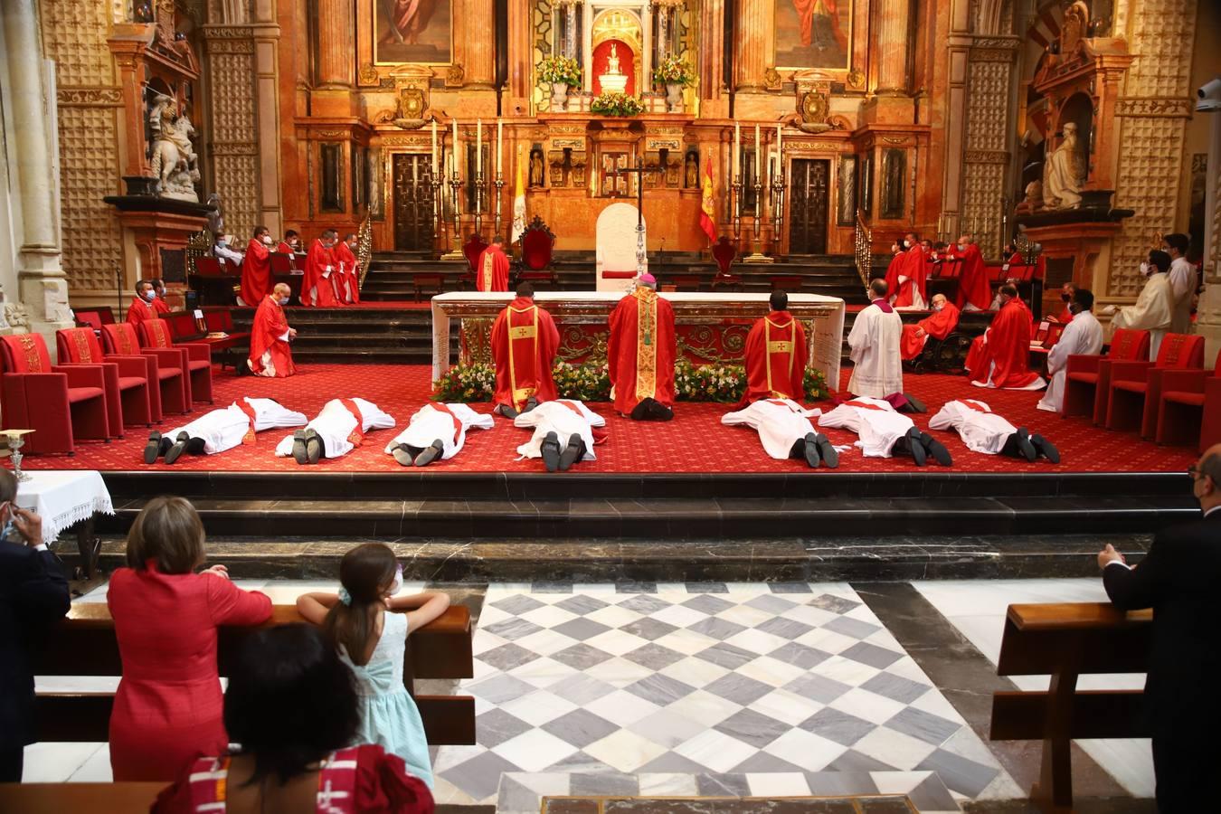 La ordenación de sacerdotes en la Catedral de Córdoba, en imágenes