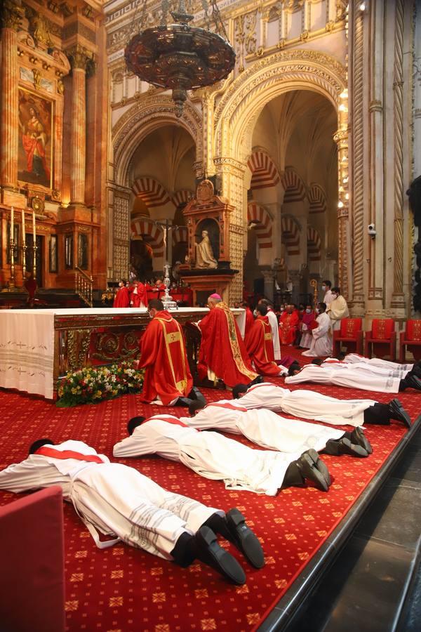 La ordenación de sacerdotes en la Catedral de Córdoba, en imágenes